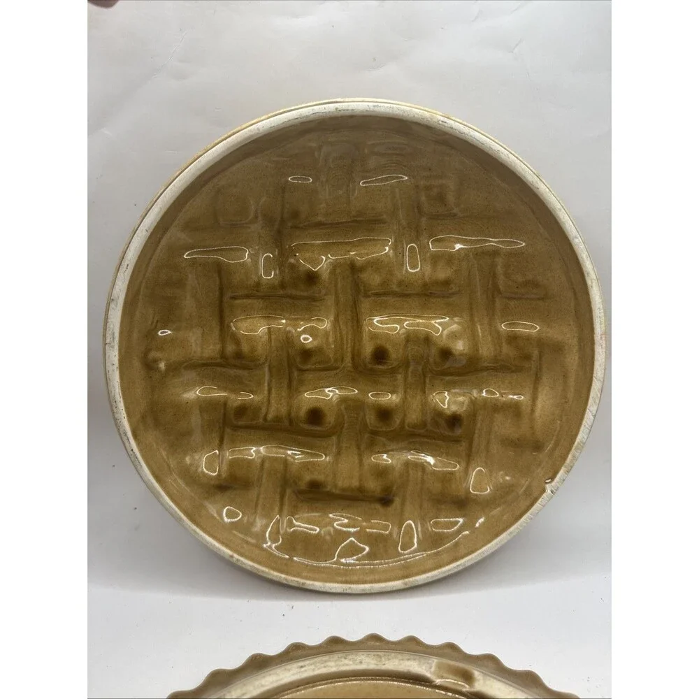 Ceramic Round Pie Dish with Lattice Lid and Apple Pie Recipe , Two-Piece Set